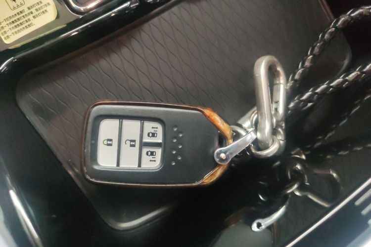 本田 艾力绅 2016款 2.4L 至尊版中控内饰11