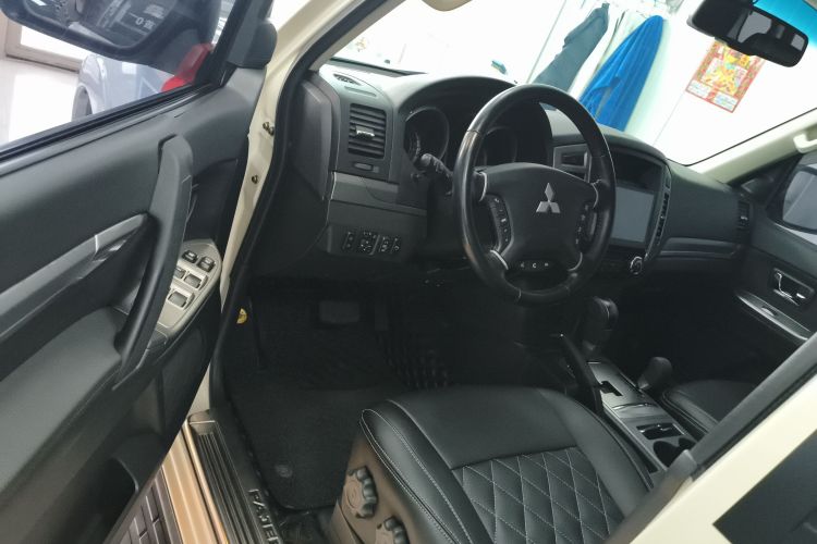 三菱 帕杰罗（平行进口） 中控内饰20