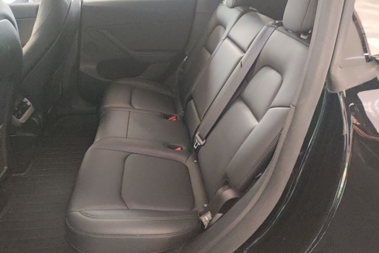 特斯拉 Model Y 2023款 长续航全轮驱动版中控内饰7004