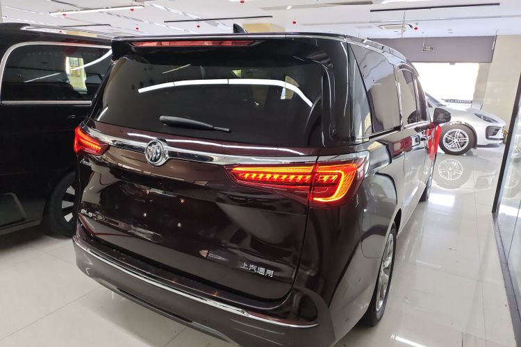 别克GL8 2022款 Avenir艾维亚 七座亲礼版车身外观7