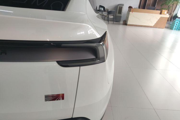 特斯拉 Model Y 2025款 长续航全轮驱动版车身外观6006