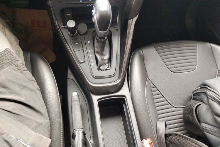 福特 福克斯 2018款 两厢经典 EcoBoost 180 自动精英型局部细节18