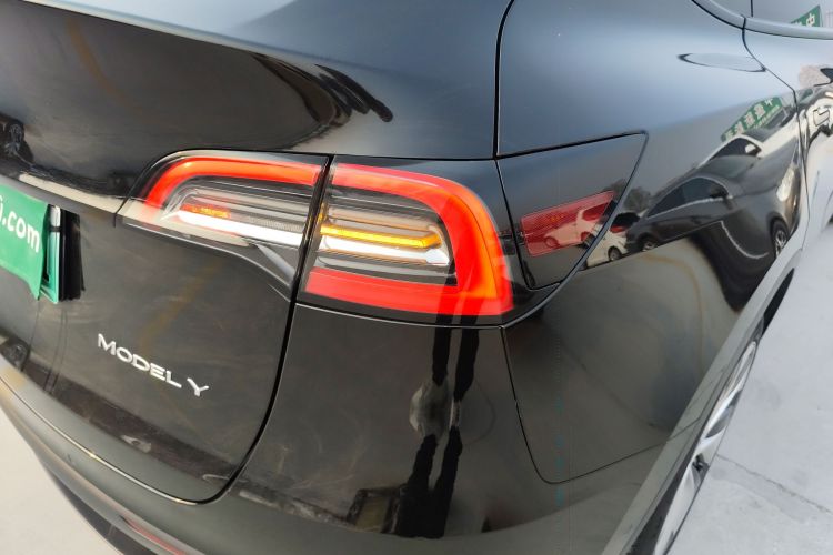 特斯拉 Model Y 2022款 后轮驱动版车身外观9