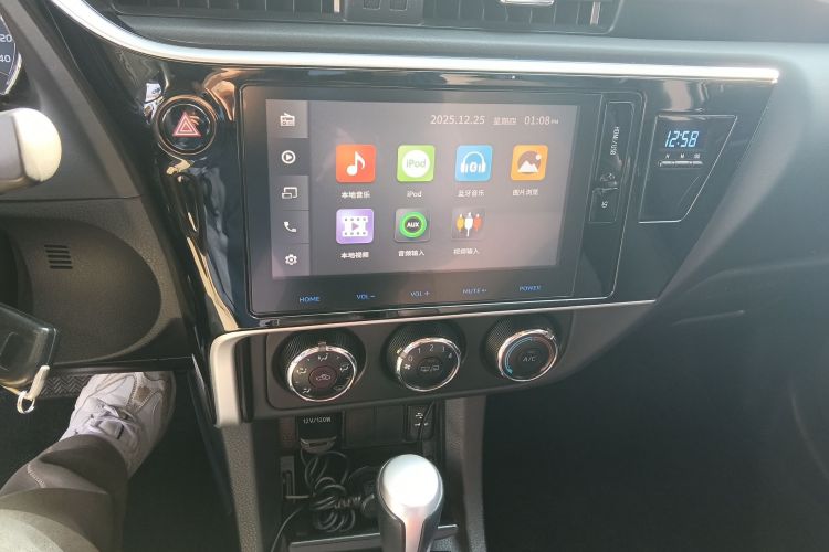 丰田 卡罗拉 2017款 改款 1.2T S-CVT GL-i真皮版中控内饰16