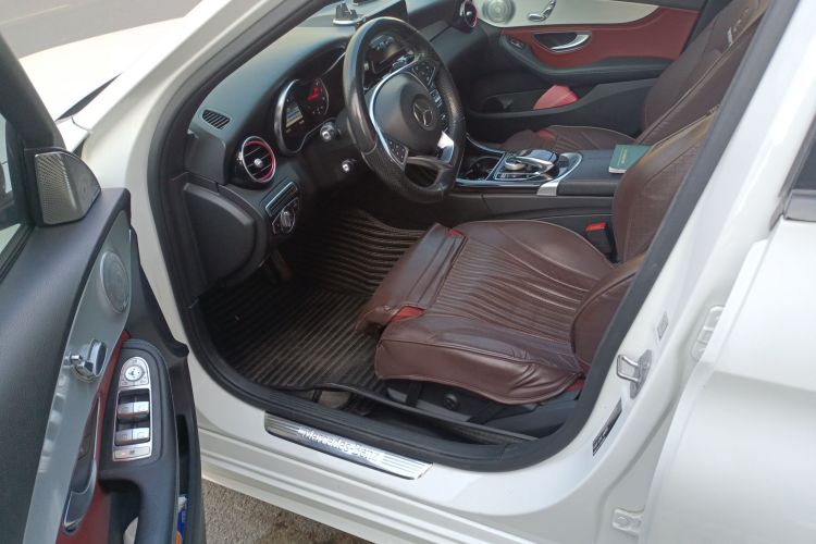 奔驰C级 2017款 改款 C 200 运动版中控内饰20