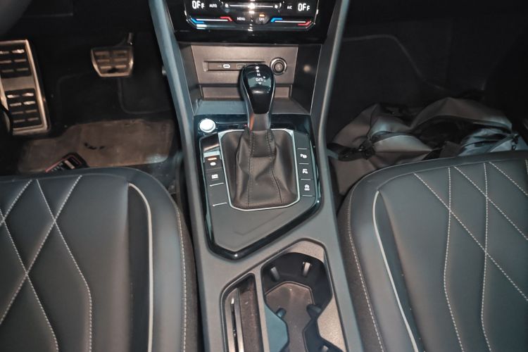 大众 途观L 2024款 出众款 330TSI 自动两驱R-Line龙耀版局部细节18