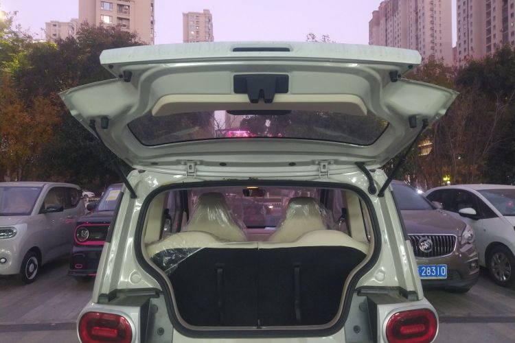 五菱汽车 宏光MINIEV 2024款 第三代 215km 青春版机舱底盘23