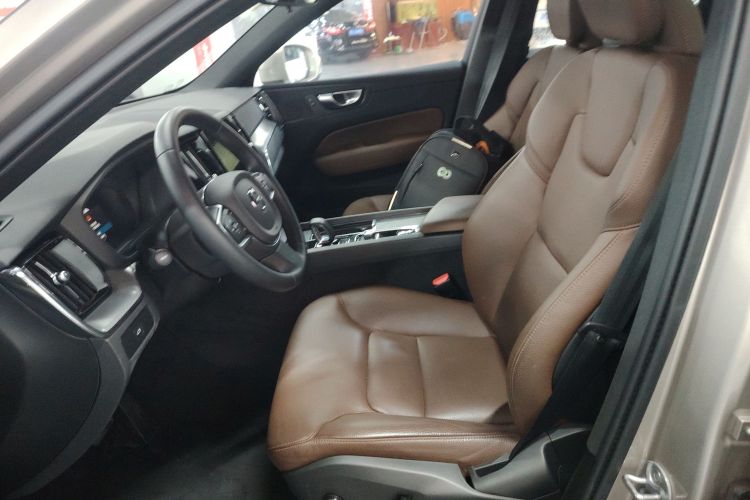 沃尔沃XC60 2025款 B5 四驱智逸豪华版中控内饰19