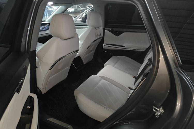 岚图汽车 岚图FREE 2025款 318 259km 四驱探索版中控内饰21