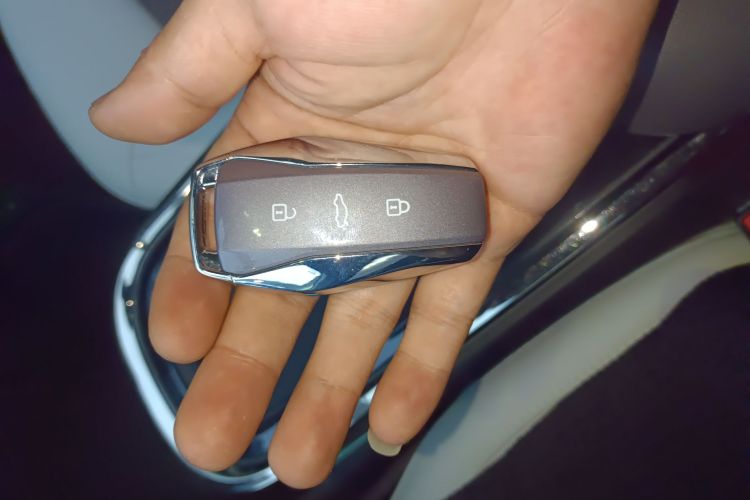 江淮钇为 钇为3 2023款 405km Air中控内饰7001