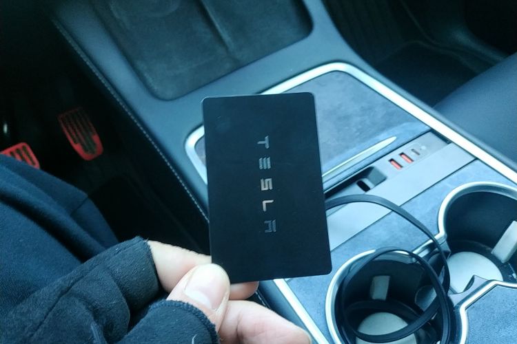 特斯拉 Model Y 2022款 长续航全轮驱动版中控内饰11