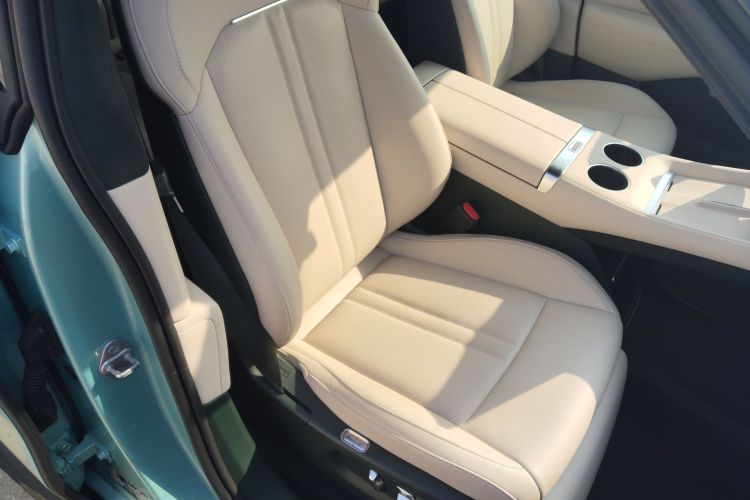 小米汽车 小米YU7 2025款 超长续航高性能四驱Max版局部细节41