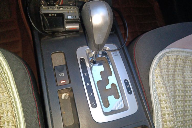 奔腾X80 2013款 2.0L 自动舒适型中控内饰18