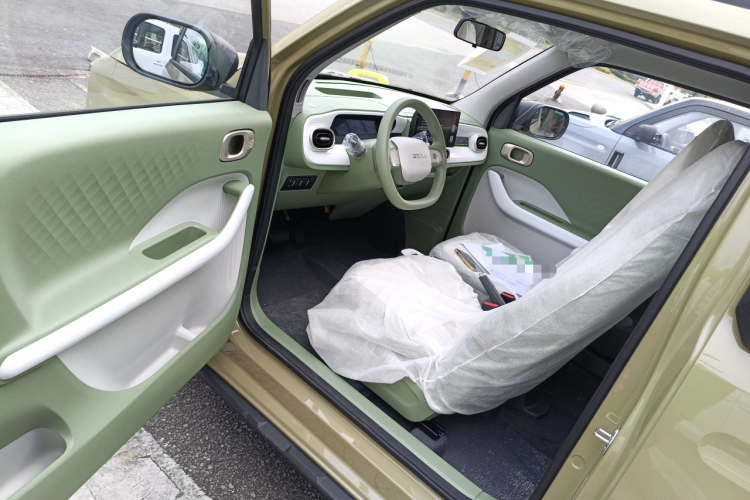 吉利银河 2025款 210km 熊猫骑士中控内饰20