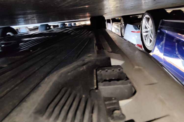 奔驰C级 2022款 C 200 L 运动版机舱底盘30