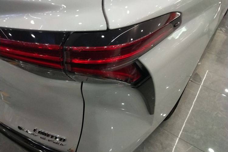 丰田 赛那SIENNA 2024款 2.5L混动 四驱尊贵版车身外观9