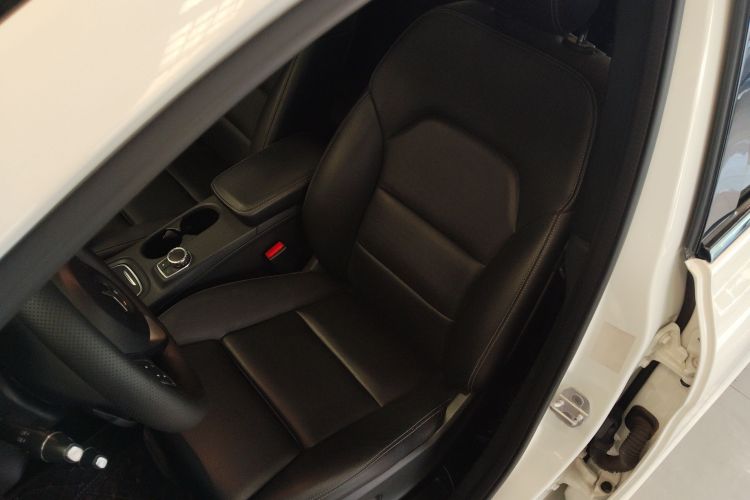 奔驰B级 2015款 B 200 豪华型中控内饰19