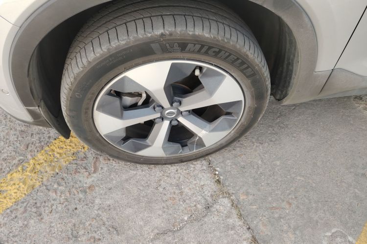 沃尔沃XC40 2023款 B4 四驱智雅豪华版车身外观6002