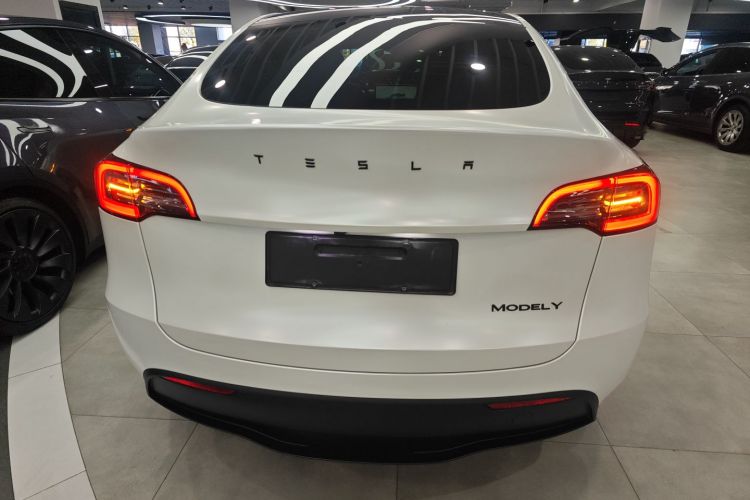 特斯拉 Model Y 2024款 后轮驱动版车身外观6