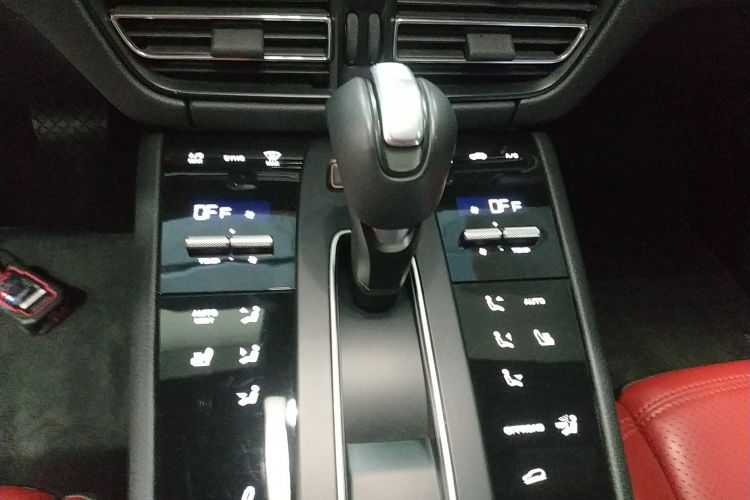 保时捷 2024款 Macan 2.0T中控内饰18