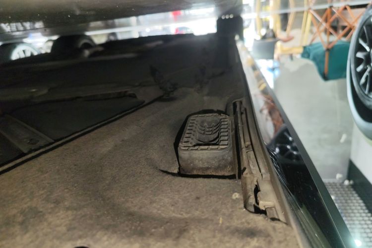 奥迪A8 2018款 A8L 55 TFSI quattro投放版精英型局部细节9002