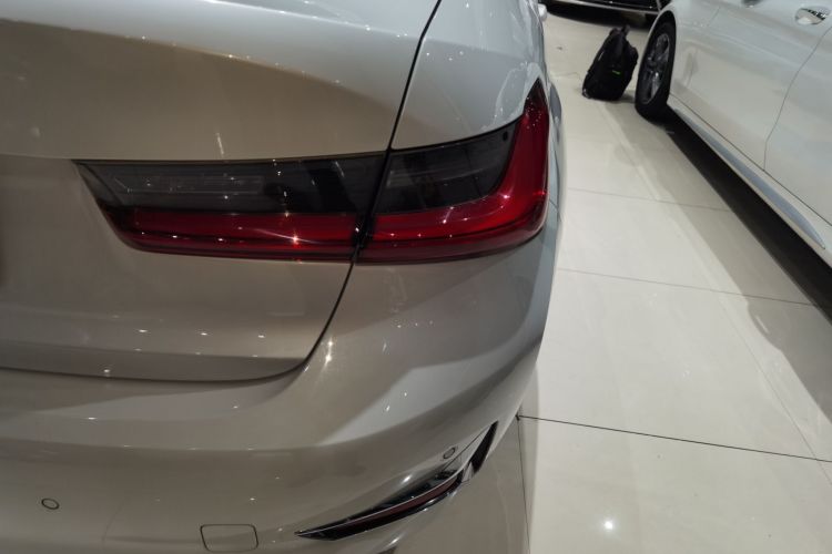 宝马3系 2020款 325Li 首发版车身外观9