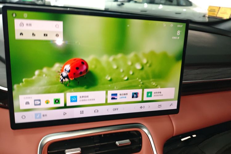 吉利银河 银河L6 2025款 EM-i 140km 星舰版中控内饰16