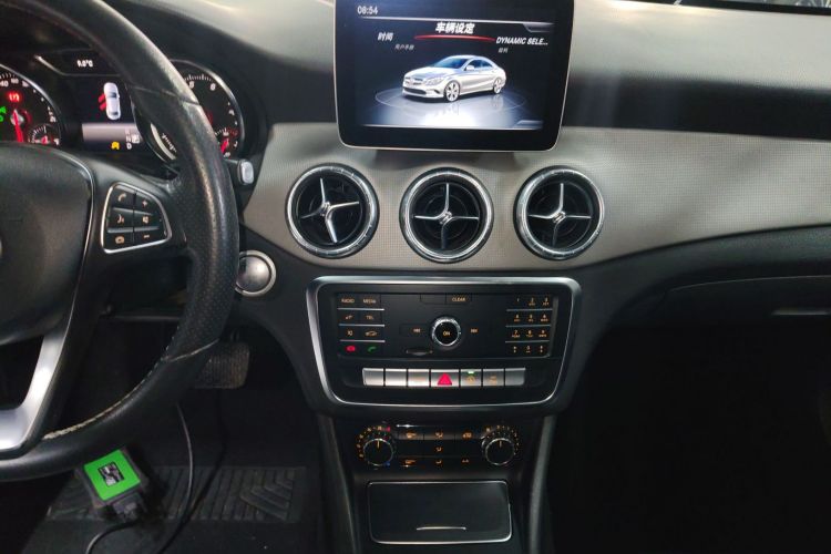 奔驰CLA 2018款 CLA 200 时尚型中控内饰16