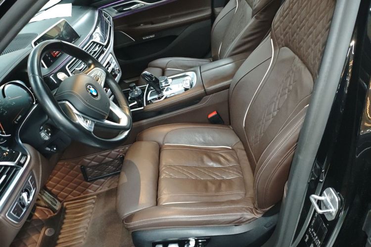 宝马7系 2018款 730Li 尊享型 M运动套装局部细节19