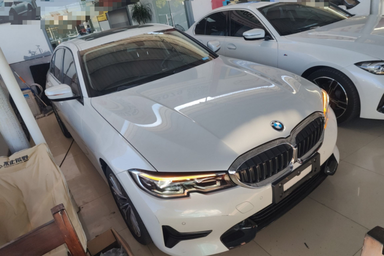 宝马3系 2022款 320i 运动套装车身外观3