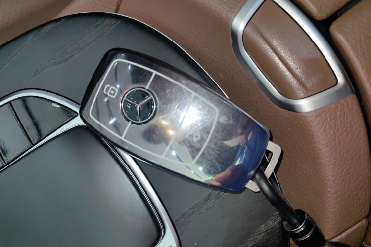 奔驰E级 2021款 E 300 L 运动时尚型中控内饰11