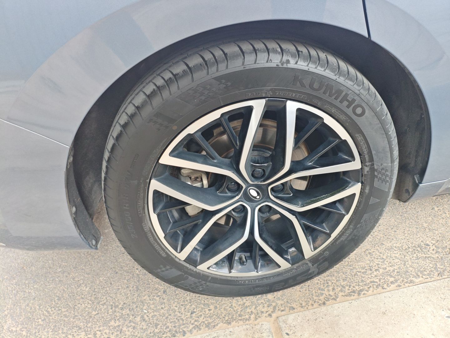 欧拉闪电猫 2022款 555km 尊贵版