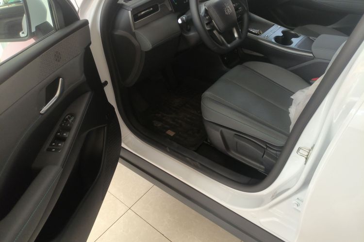 比亚迪 秦PLUS 2025款 DM-i 智驾版 128KM进取型中控内饰7003