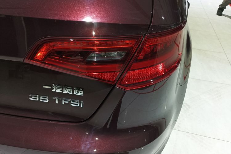 奥迪A3 2015款 Sportback 35 TFSI 百万纪念舒享型车身外观9