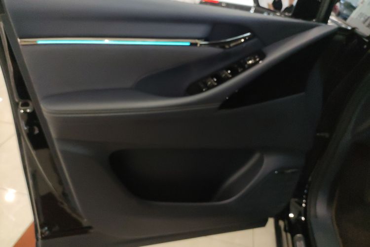 广汽传祺 传祺向往M8 2025款 乾崑系列 Max 奢享舱中控内饰7007