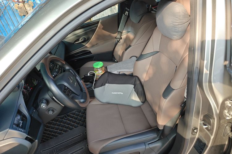 雷克萨斯ES 2024款 200 臻享版中控内饰19