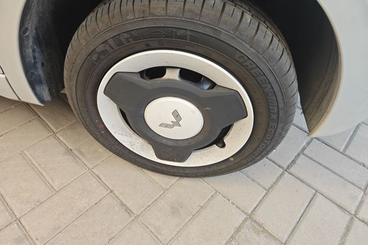 五菱汽车 宏光MINIEV 2024款 第三代 215km 青春版车身外观10