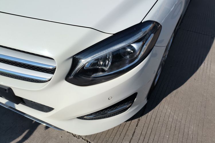 奔驰B级 2015款 B 200 时尚型局部细节36