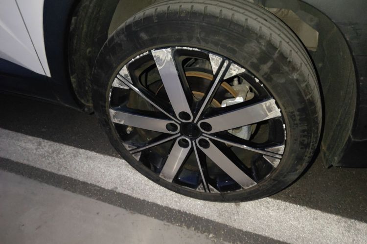 吉利汽车 吉利icon 2023款 1.5TD 巧克力醇巧版车身外观10