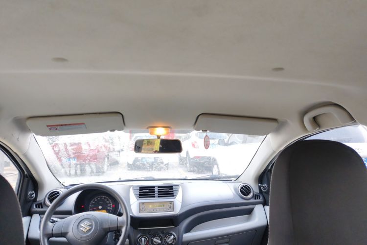 铃木 奥拓 2013款 改款 1.0L 手动舒适型局部细节22