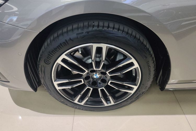 宝马5系 2024款 530Li 领先型 M运动套装车身外观6007