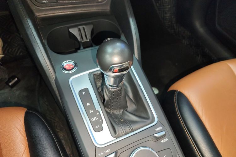 奥迪Q2L 2020款 35 TFSI 进取动感型中控内饰18