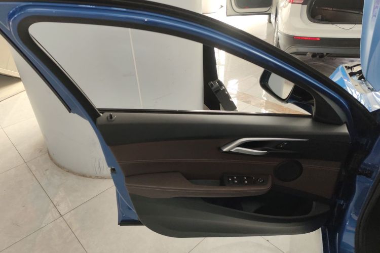 宝马1系 2019款 120i M运动套装中控内饰7007