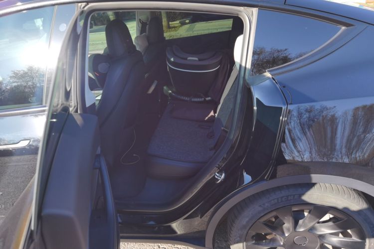 特斯拉 Model Y 2022款 后轮驱动版中控内饰21