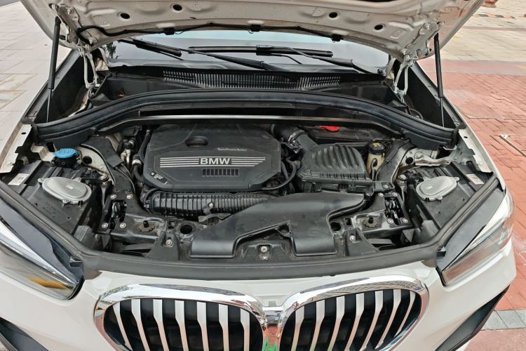 宝马X1 2021款 sDrive25Li 领先型机舱底盘24