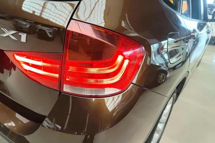 宝马X1 2014款 sDrive18i 领先型车身外观9