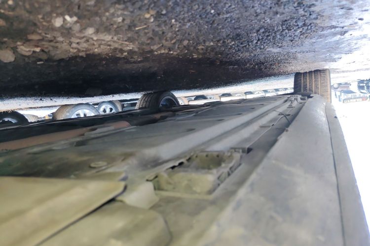 奔驰E级 2016款 E 300 L 运动豪华型局部细节9001