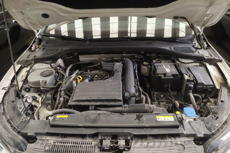 大众 高尔夫 2021款 280TSI DSG Pro机舱底盘24