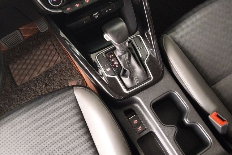 起亚 智跑 2018款 2.0L 自动智享豪华版 国V中控内饰18