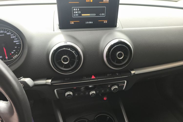 奥迪A3 2016款 Limousine 35 TFSI 风尚型中控内饰16